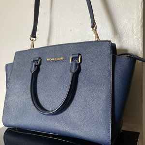 Micheal Kors Leather Selma Satchel - Navy blue